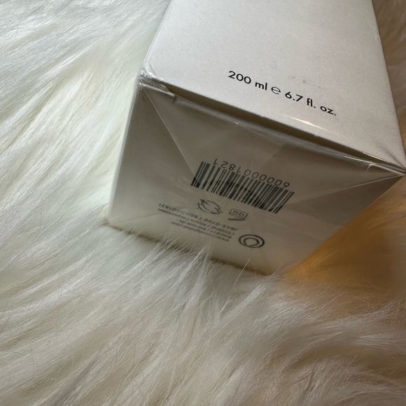 Monat Body Care - Exfoliate and Refine Body Polish - Picture 5 of 5